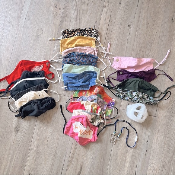 Mask and Accessories​ - Picture 1 of 7